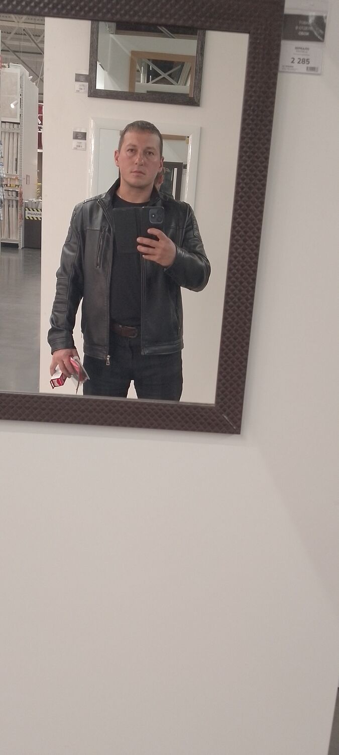  53977297  RomA, 37 ,    