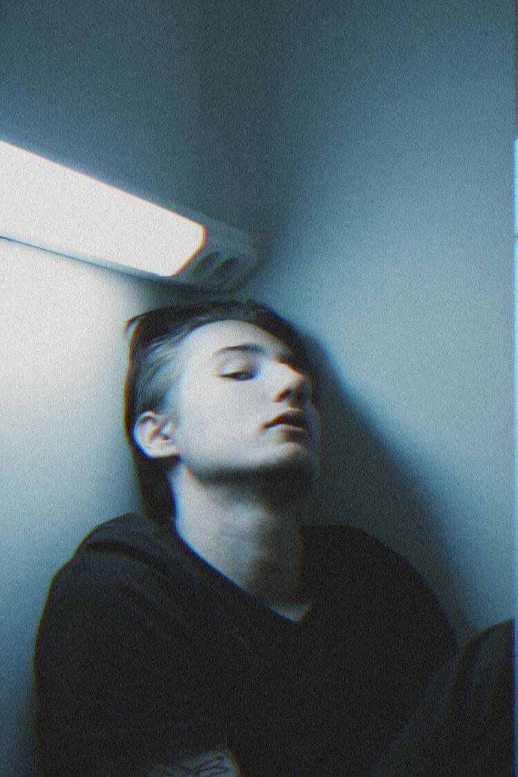  27031577  , 23 ,    -