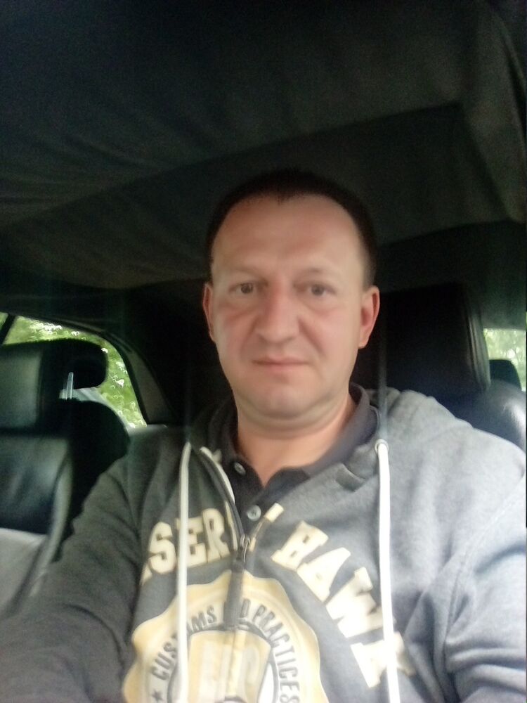  8572187  Serge, 52 ,    