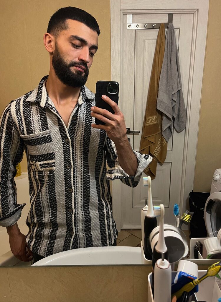  54491127  Daniel, 27 ,    