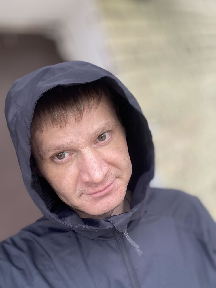  43946757  Dmitri, 41 ,     