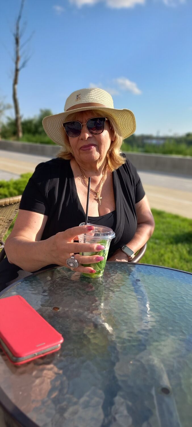  53214017  Olga, 64 ,    