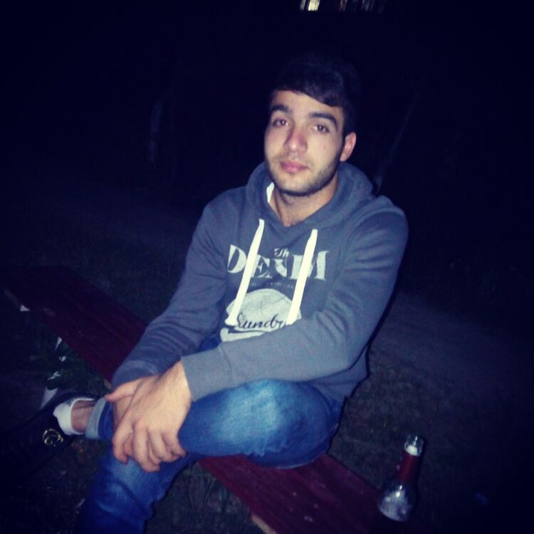  19029917  Narek, 28 ,    