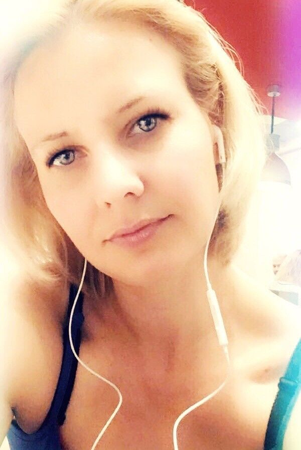  ,   Lora, 44 ,   ,   , c 