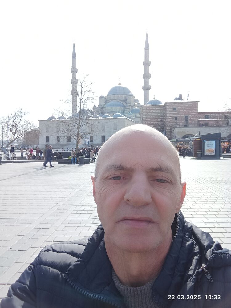  ,   Kamil, 57 ,   ,   