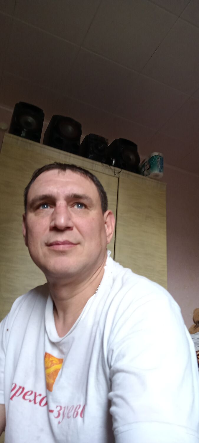  46356517  Roman, 49 ,    -