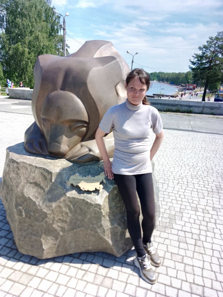  46011437  Ksenia, 41 ,    