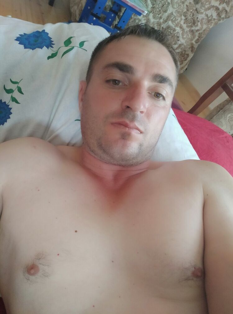  20438877  Ramil, 40 ,    