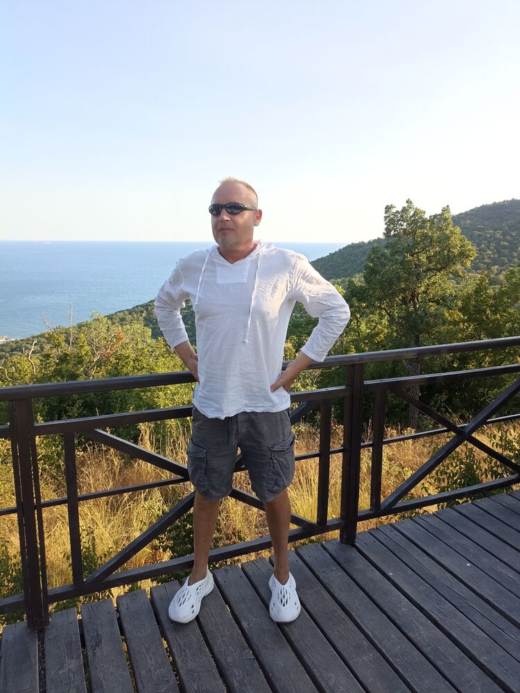  53232487  Konstantin, 48 ,    