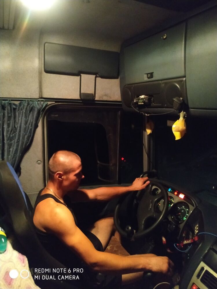 40026367  Maksim, 27 ,    