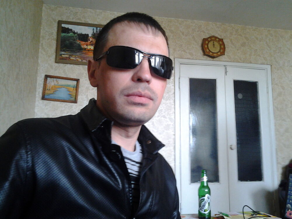  4390887  NIKOLAI, 42 ,    
