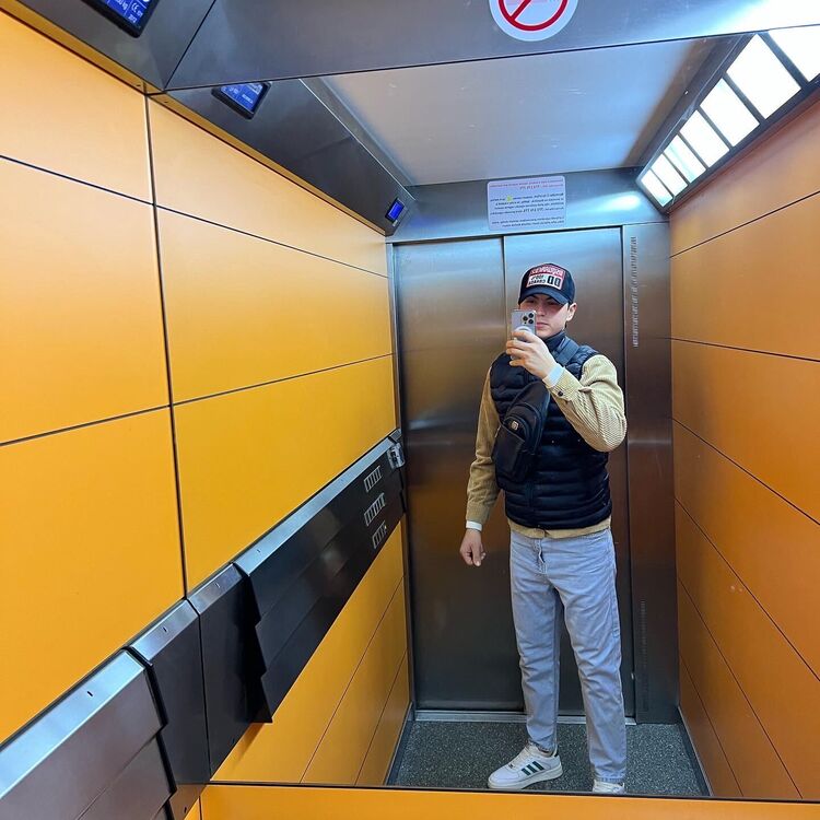  38254427  , 26 ,    Praha