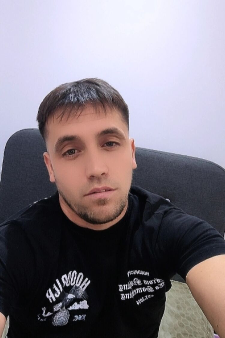  52957447  Ghenadii, 32 ,    