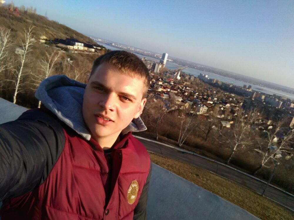  9571737  Pavel, 29 ,    