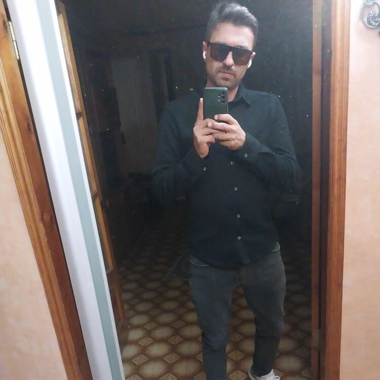  52288107  Gokhan, 32 ,    