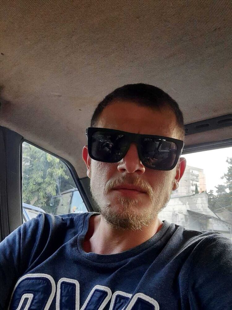  ,   Artem, 33 ,   ,   , c 