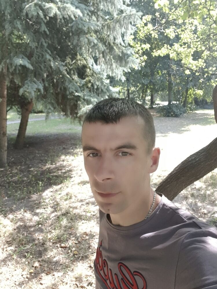  46165827  Vetik, 37 ,    
