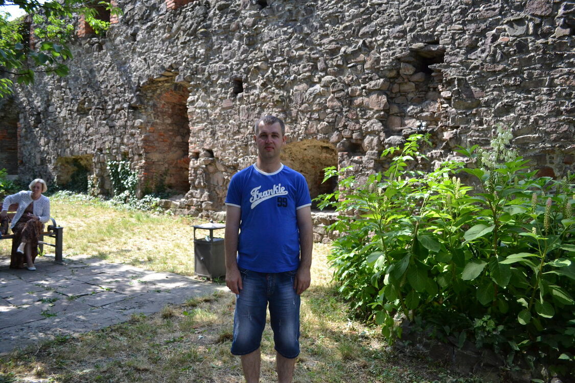  ,   Vtaly, 42 ,  