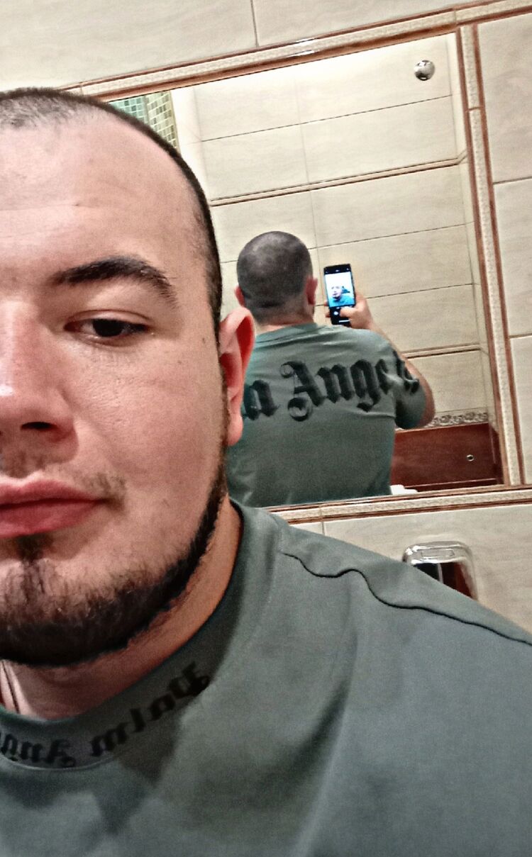 42640557  Vladimir, 23 ,    
