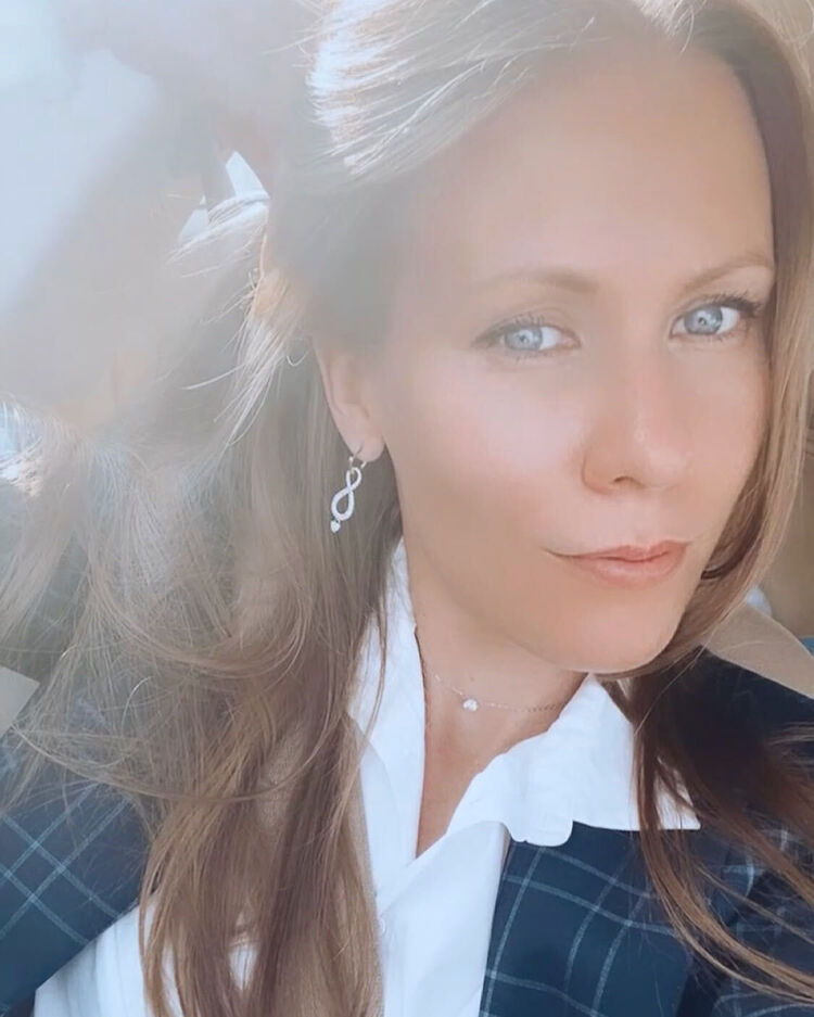  27201047  , 43 ,    -