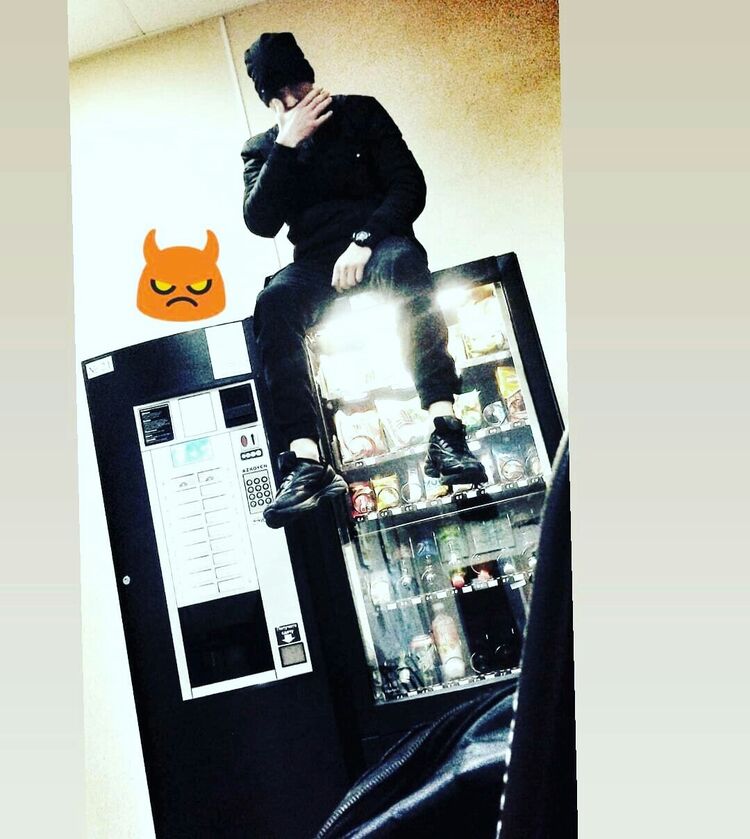  -,   , 24 ,   