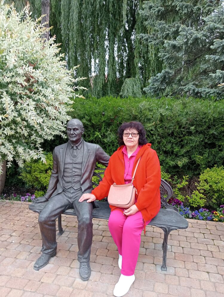  46628377  Svetlana, 67 ,    