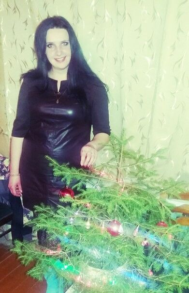  ,   Elena, 32 ,  