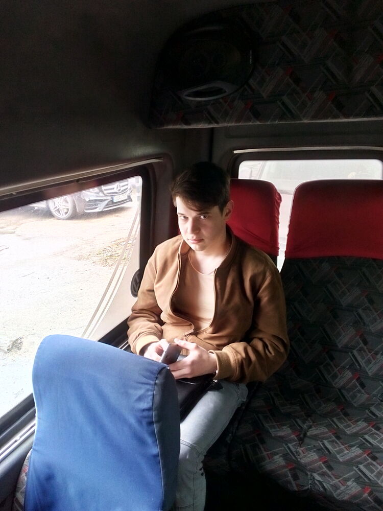  32529947  Anton, 28 ,    