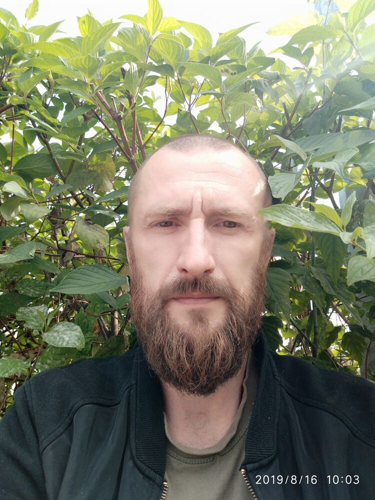  17389647  Viktor, 49 ,    