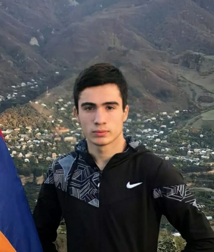  33790577  Karen, 23 ,    