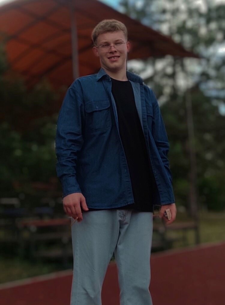  52501247  Artem, 21 ,    