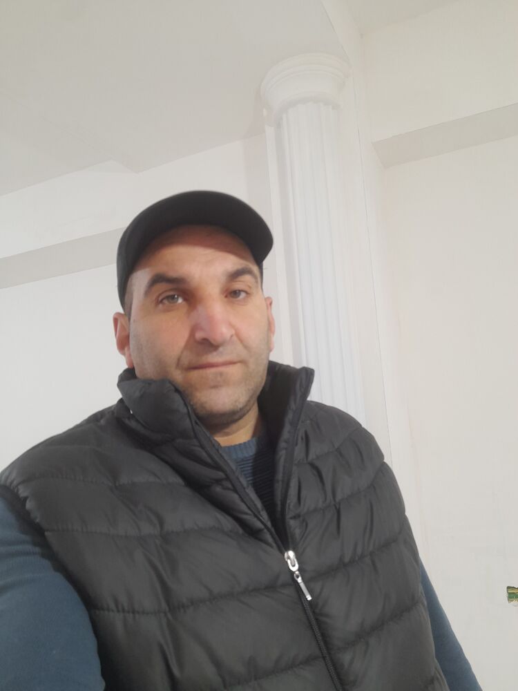  ,   Artur, 42 ,   ,   , c , 