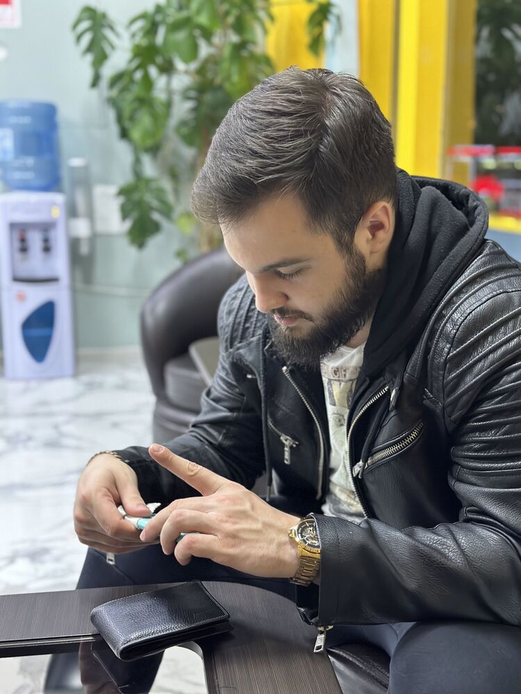  31163267  Igor, 33 ,    