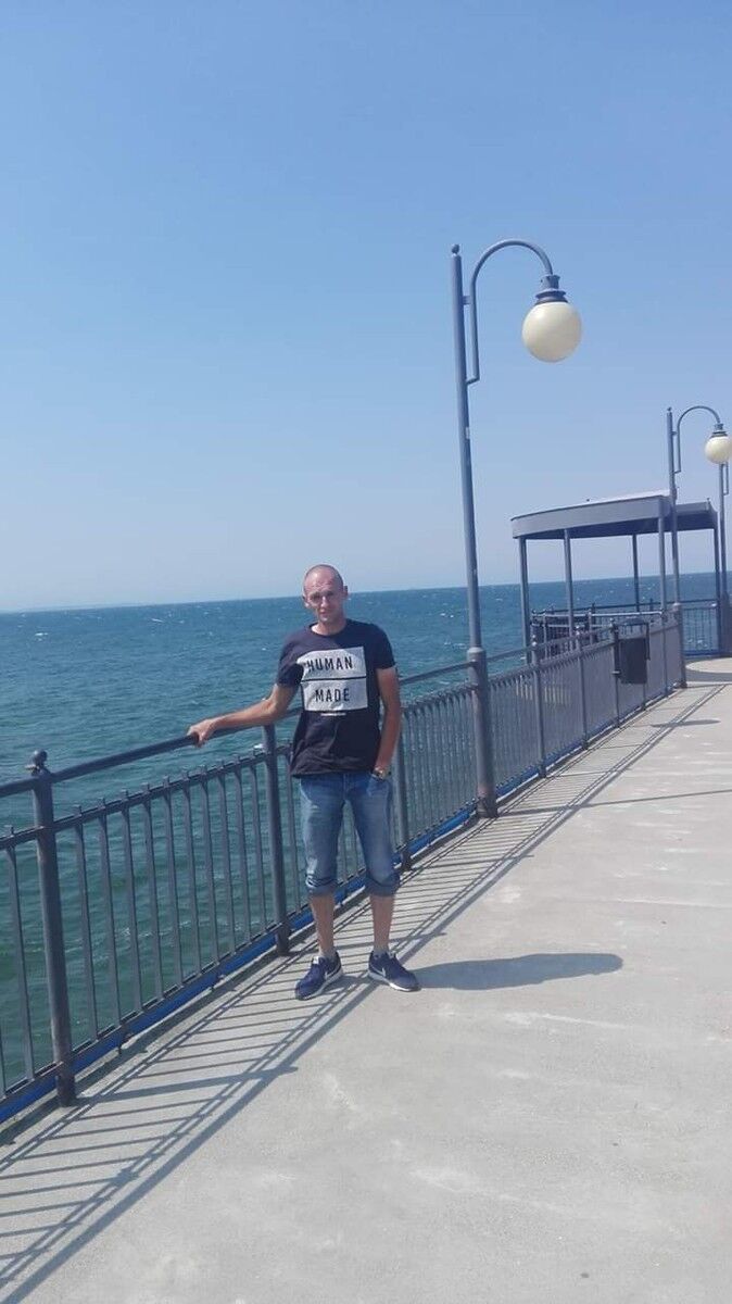  ,   Volobymyr, 37 ,   ,   , c 