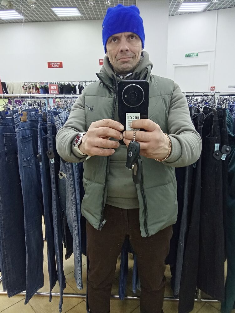  48297667  Aleks, 44 ,    -
