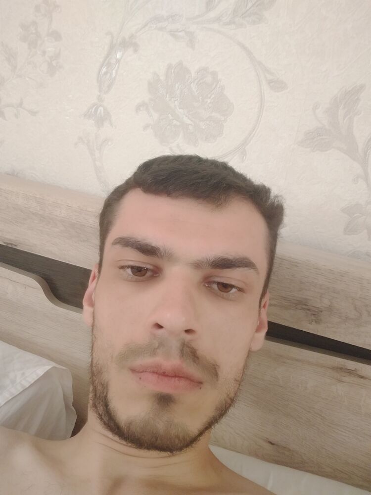  44654887  Robert, 28 ,    