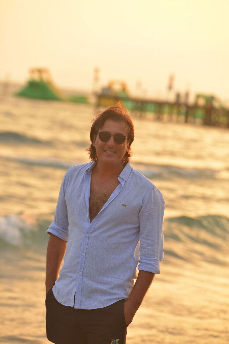  39455827  Ferhat, 44 ,    