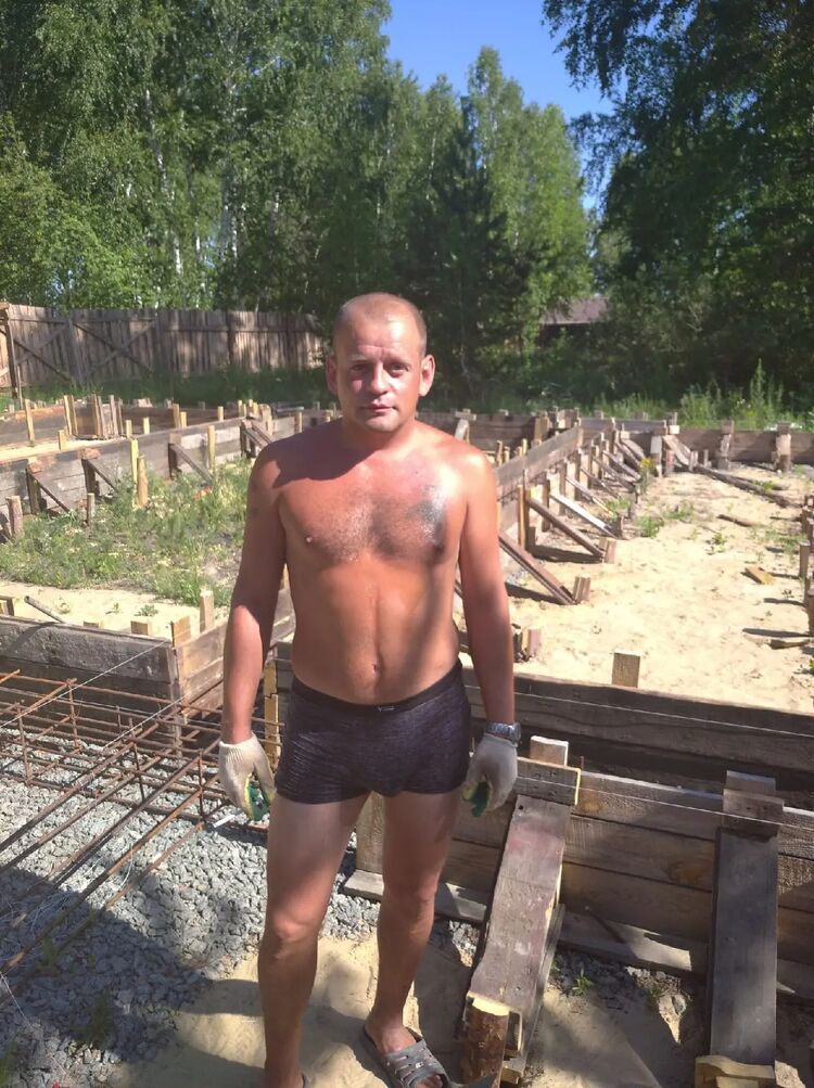  27667017  Roman, 37 ,    