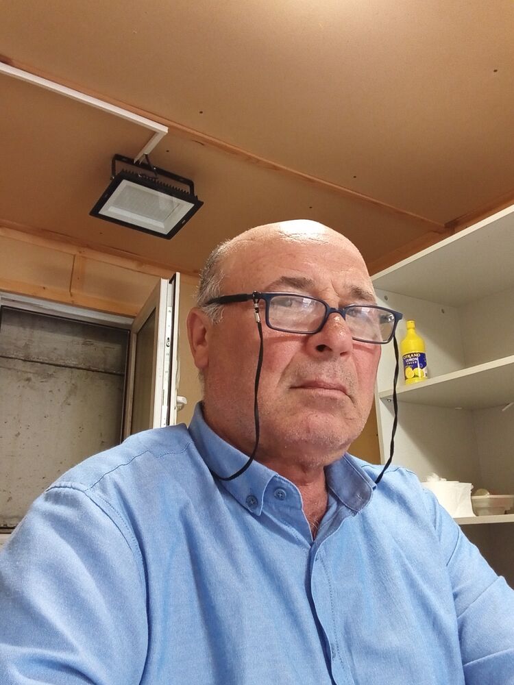  51968557  Adem, 56 ,    