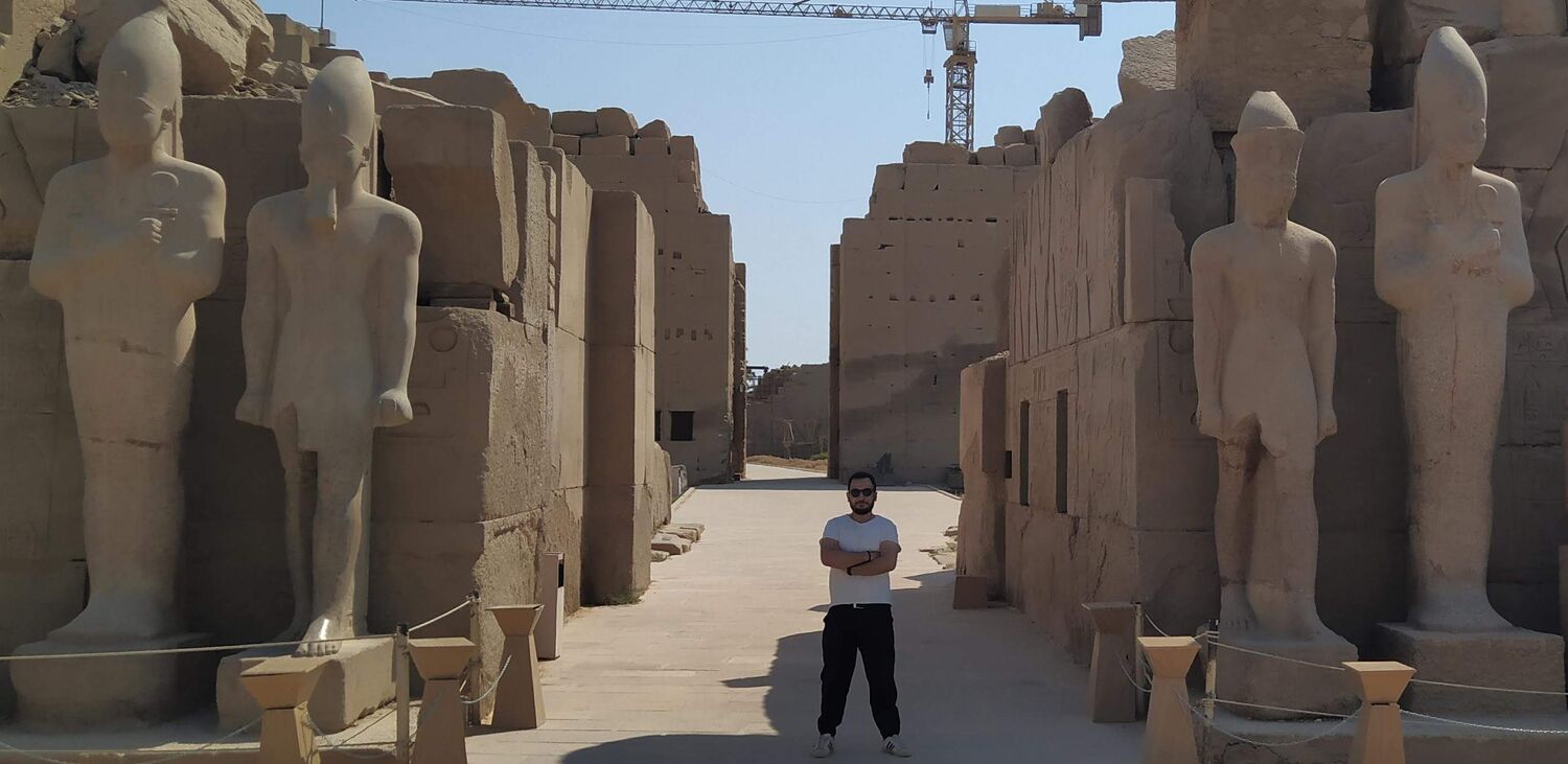  42097347  , 30 ,    Al Ghardaqah