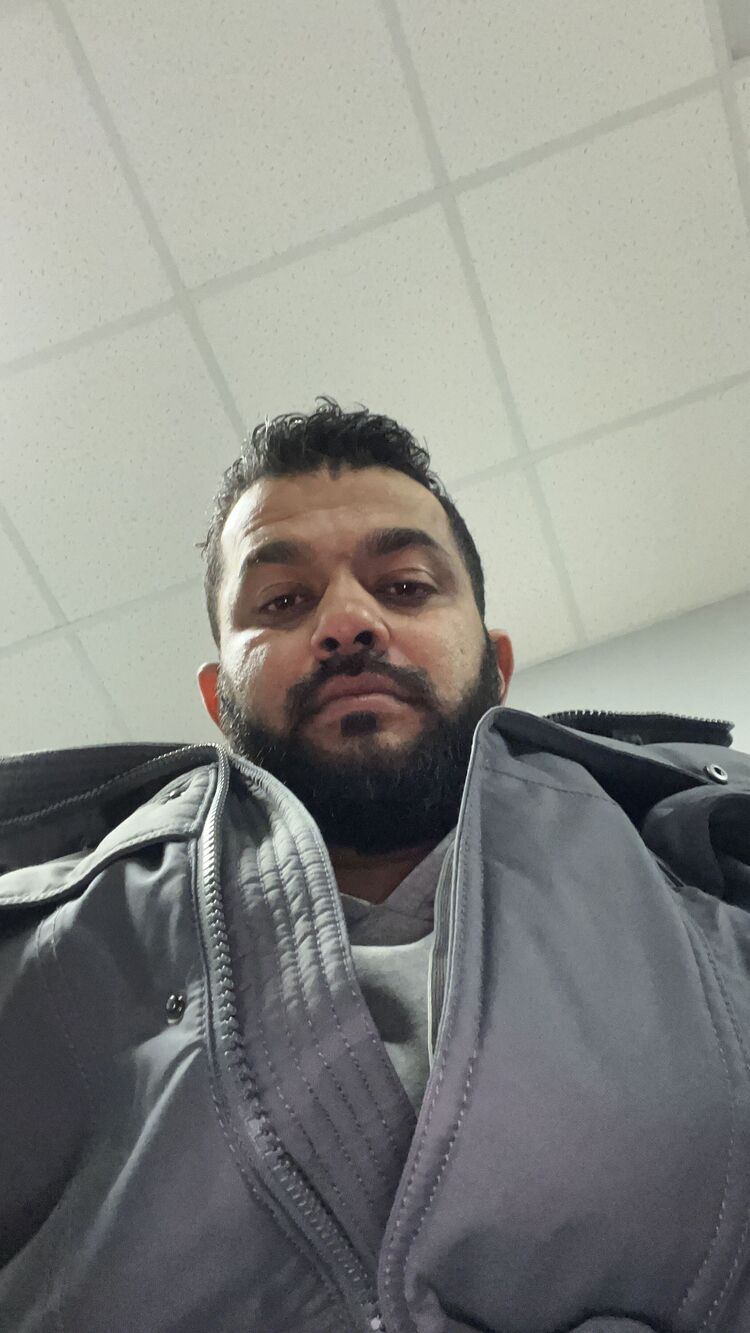  37727987  Bruno, 42 ,    Bombay
