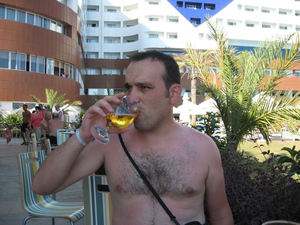  ,   Artur, 37 ,   ,   , c 