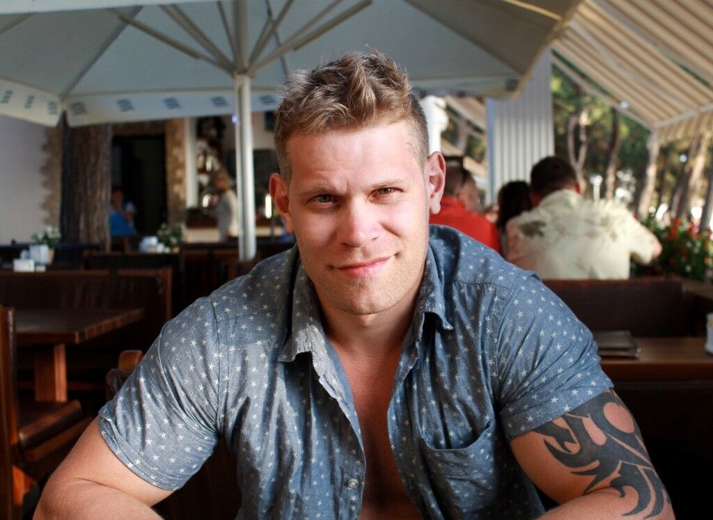 ���������� �����������, ���� ������� Adam, 37 ���, ������������ ��� ������