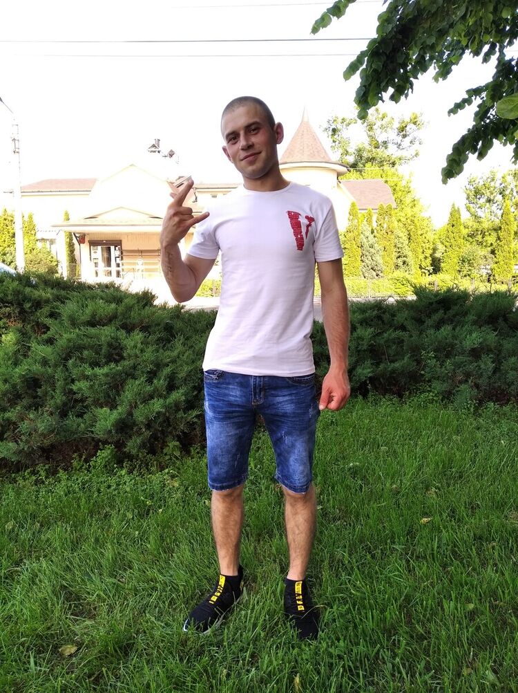  20772857  Arthur, 27 ,    