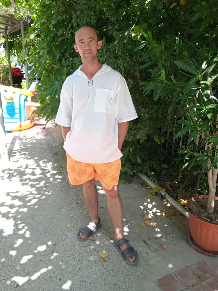  49990177  Viktor, 37 ,    
