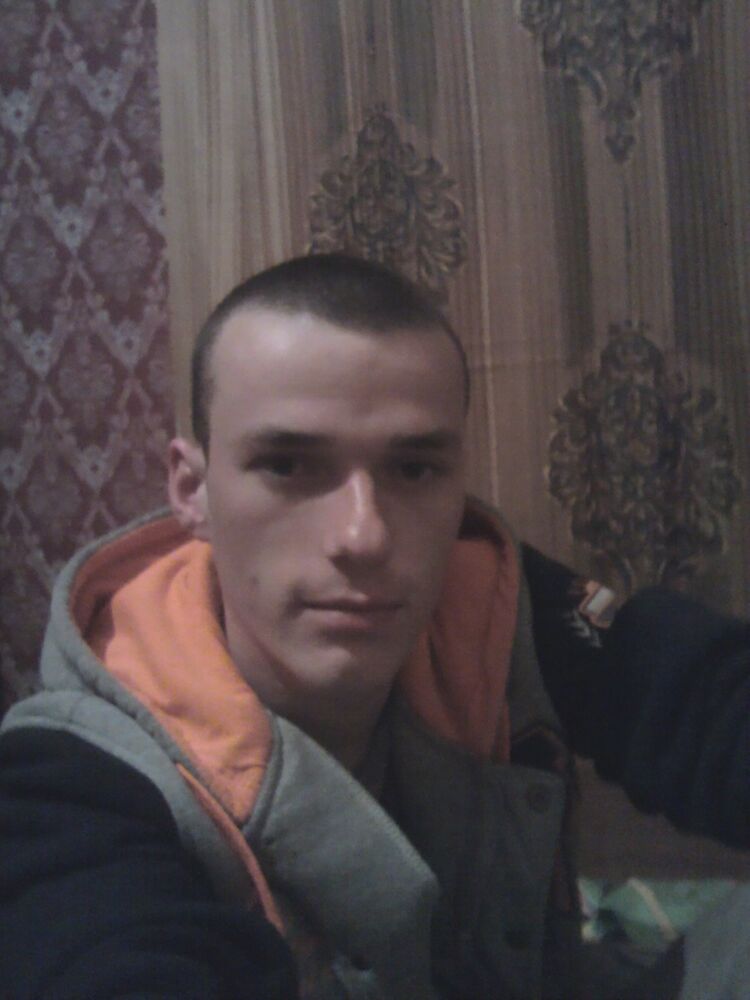 5810947  Aleksei, 34 ,    