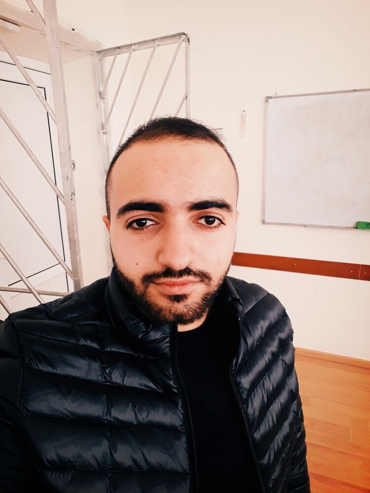  19159847  Vahe, 26 ,    