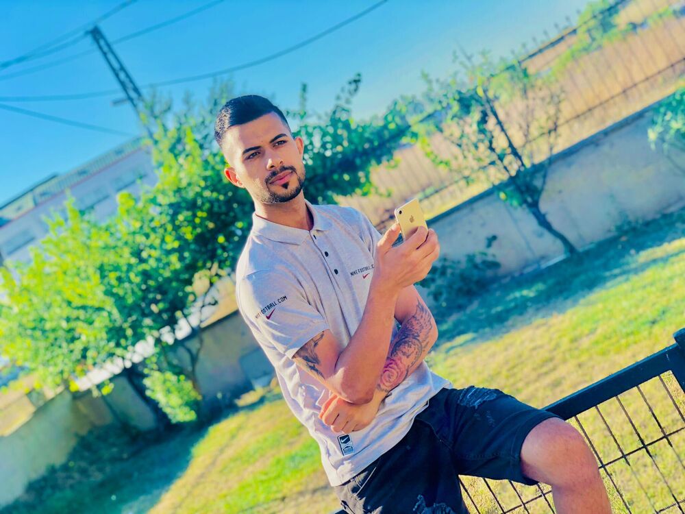  ,   Faisal, 25 ,   ,   