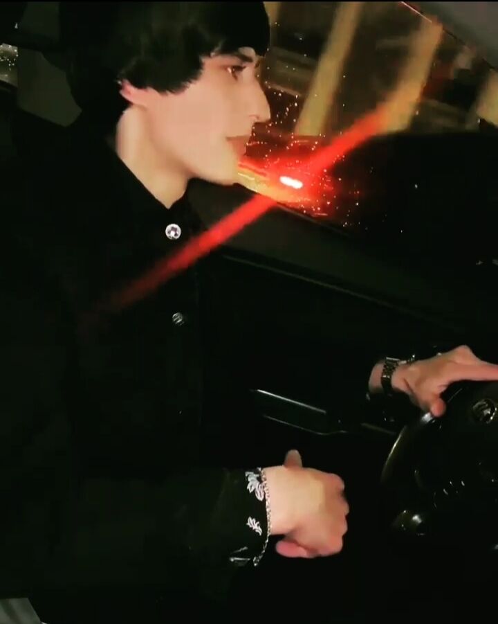  27918117  Joker, 26 ,    