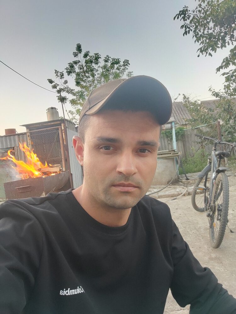  37075447  Ivan, 38 ,    
